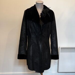 🖤 Simon Chang Black Faux Leather Coat with Faux Fur Collar – Size 10